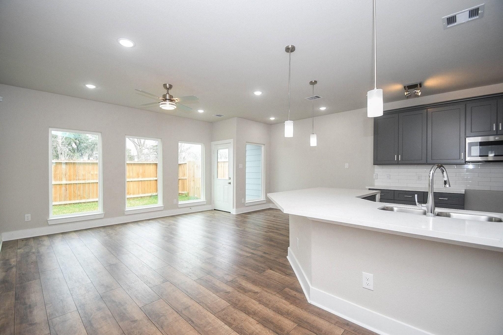 4401 Alvin - Photo 2