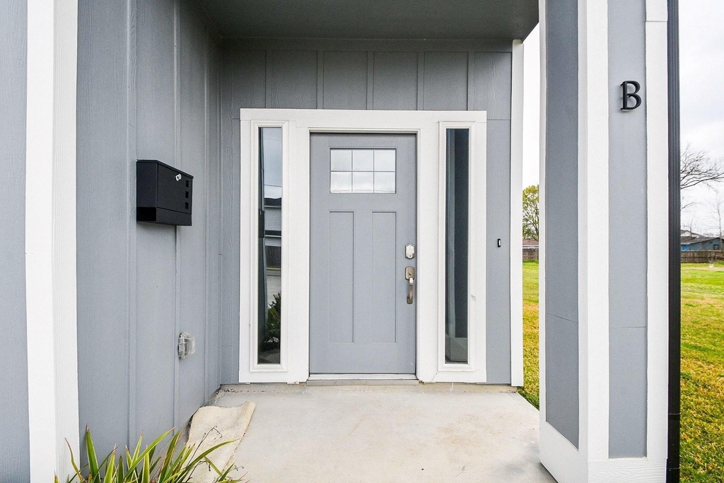 4401 Alvin - Photo 1
