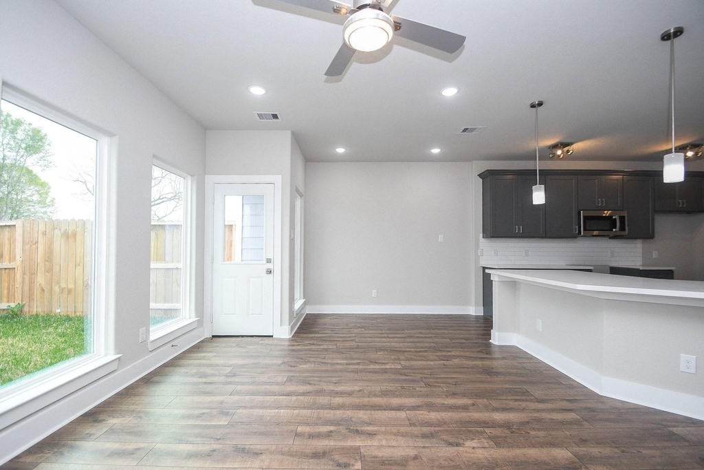 4401 Alvin - Photo 3