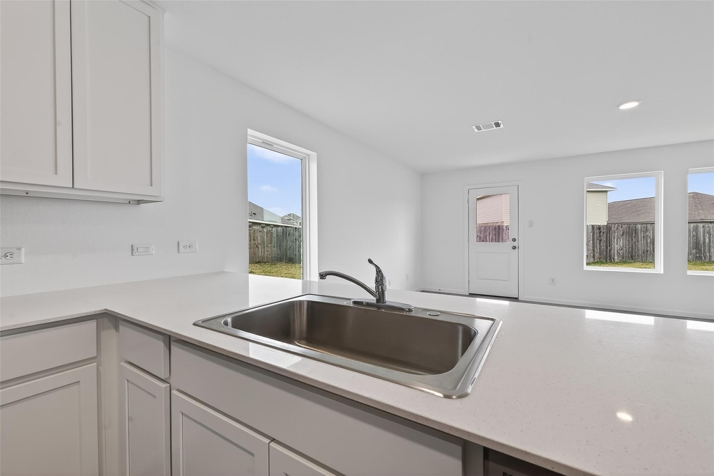 216 Amy Street - Photo 14