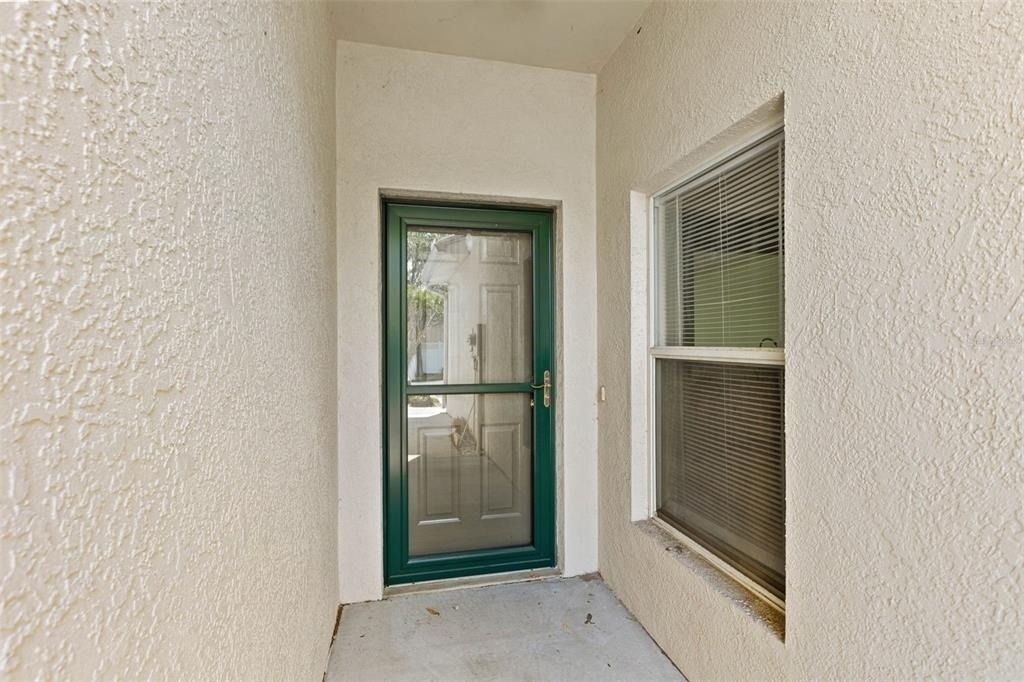 9889 66th Street N - Photo 3