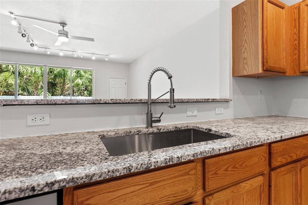9889 66th Street N - Photo 4