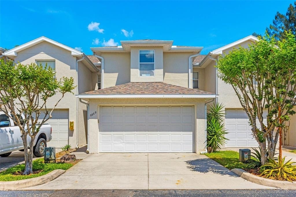 9889 66th Street N - Photo 0