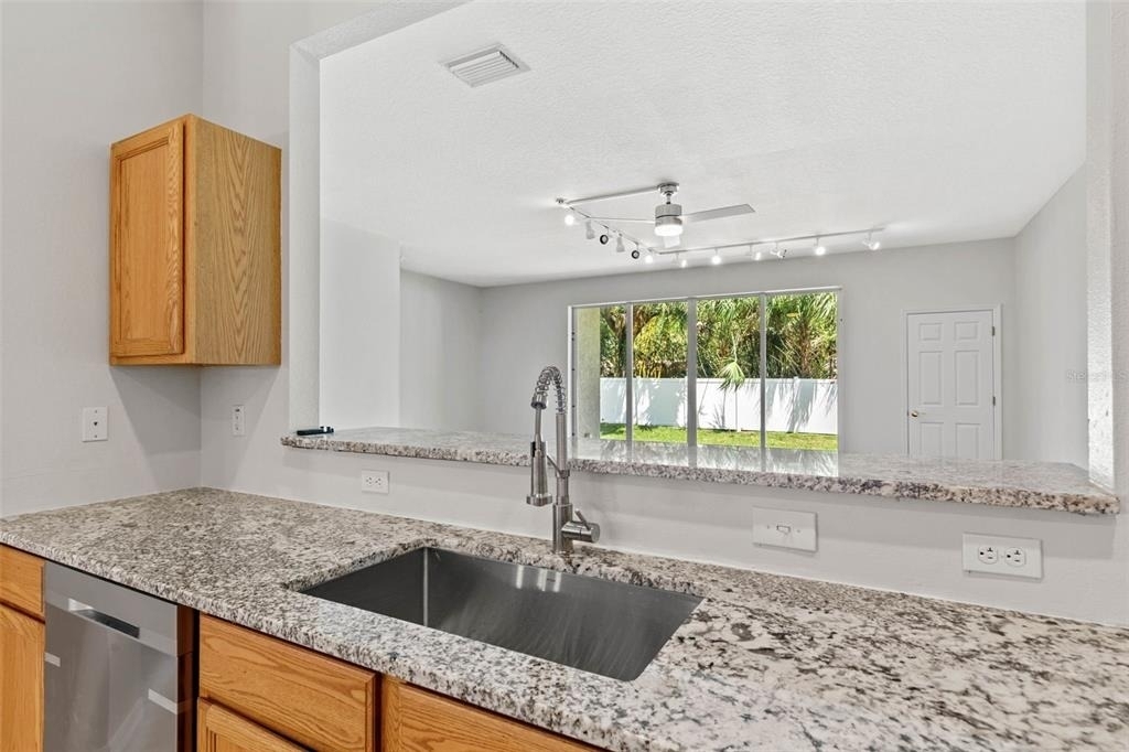 9889 66th Street N - Photo 6