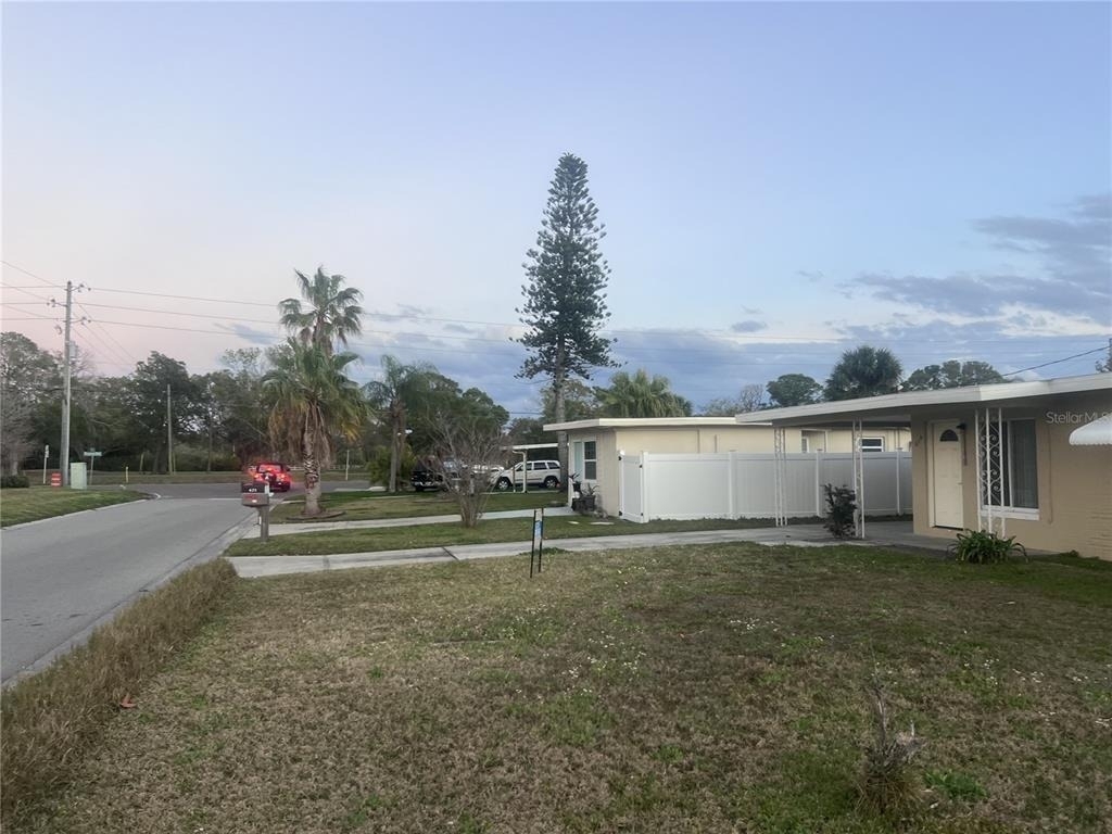 2495 Baywood Drive E - Photo 13