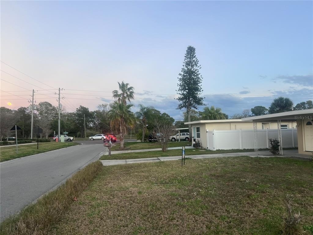 2495 Baywood Drive E - Photo 12