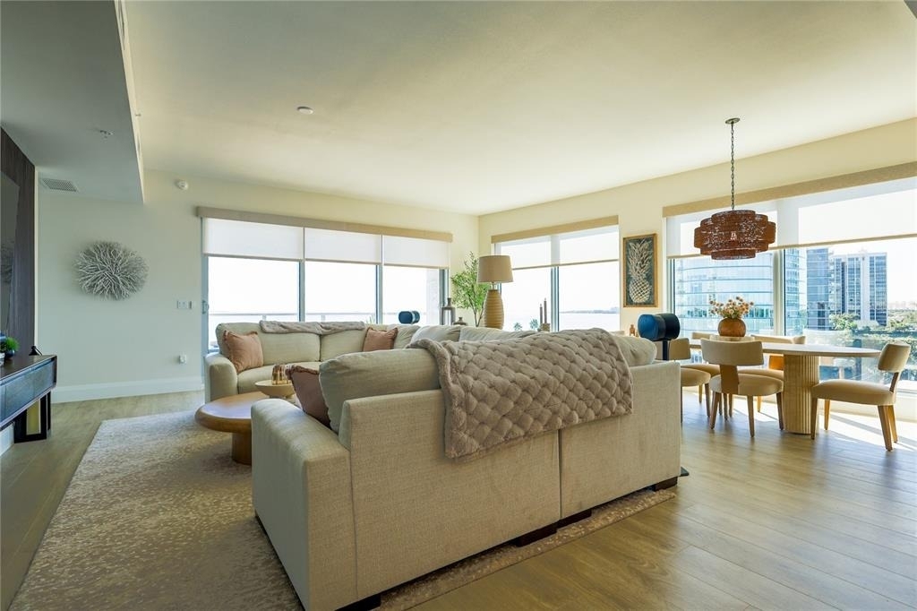 2910 W Barcelona Street - Photo 2