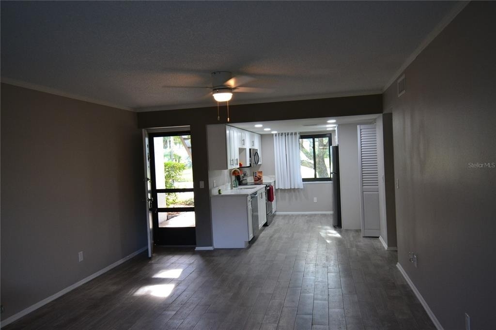 135 W Cypress Court - Photo 3