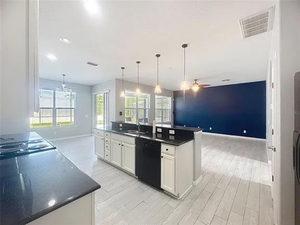1476 Lexington Ave - Photo 2