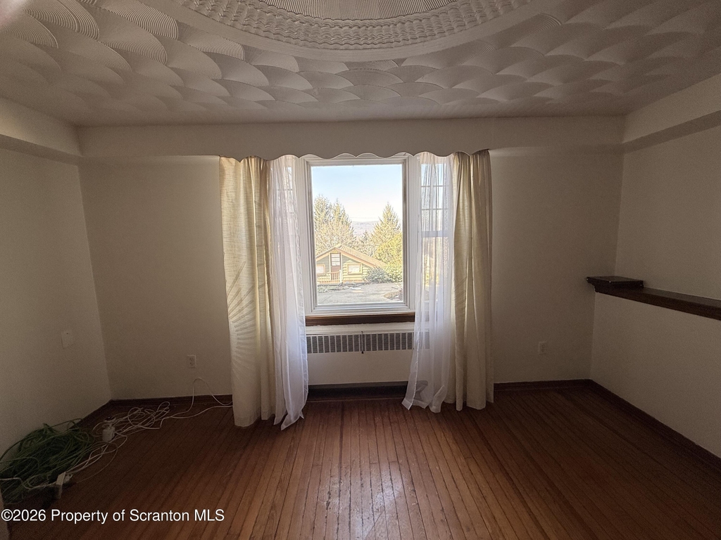 324 Crown Avenue - Photo 3