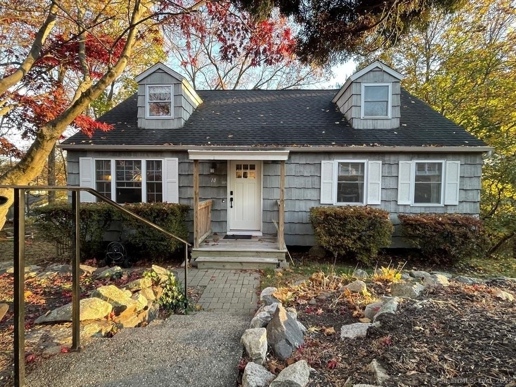 10 Fleetwood Drive - Photo 0