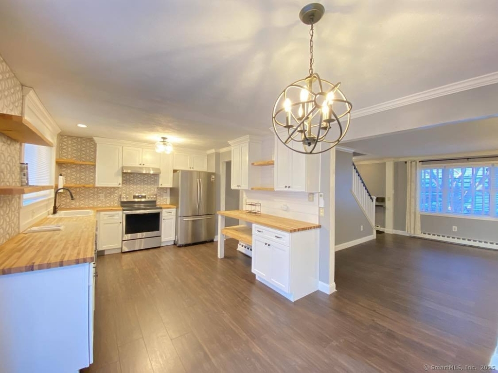 10 Fleetwood Drive - Photo 3