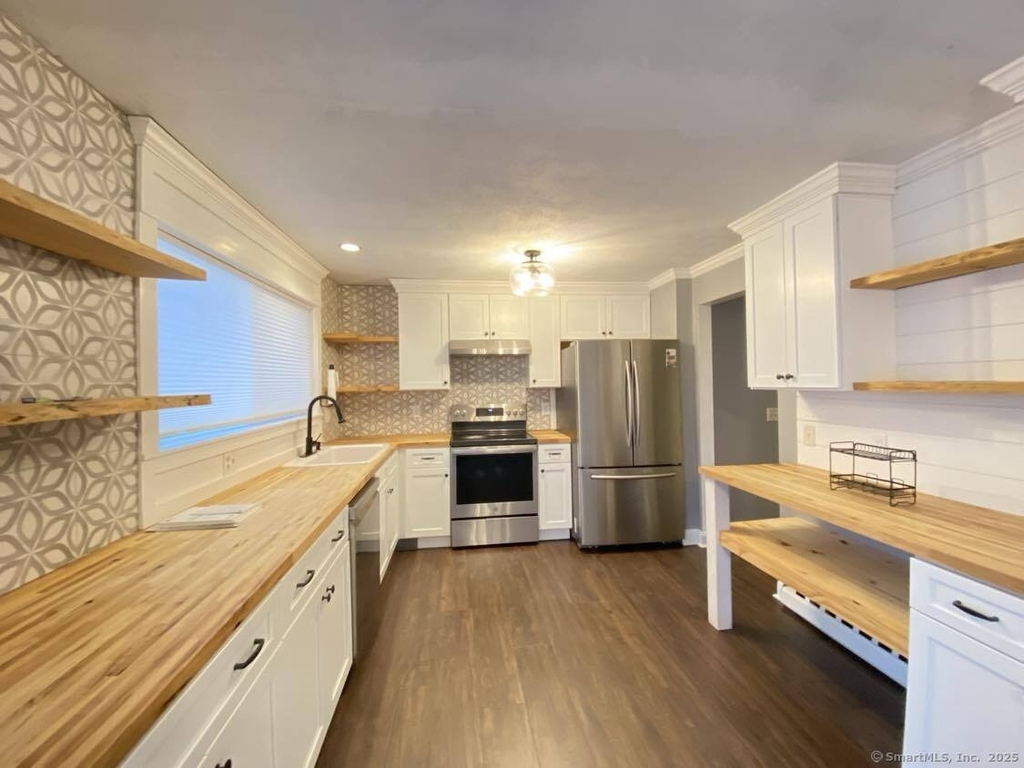 10 Fleetwood Drive - Photo 2