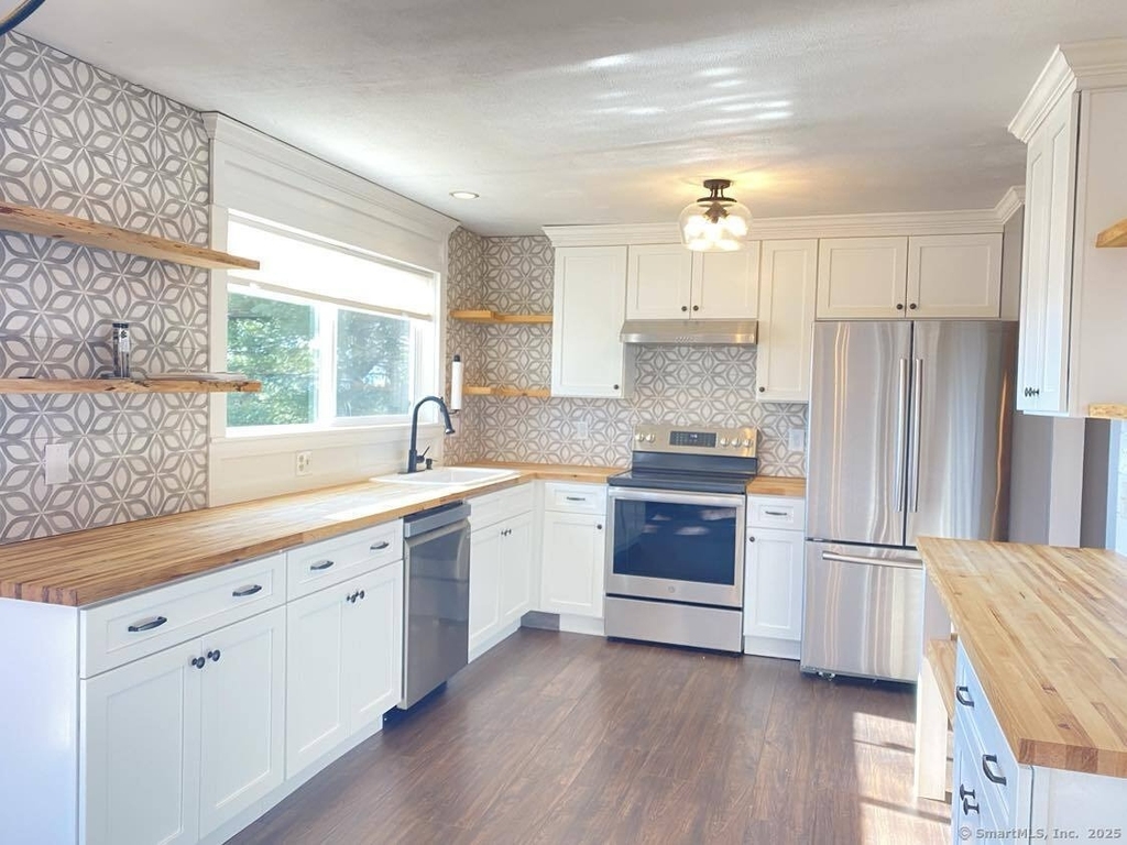 10 Fleetwood Drive - Photo 1