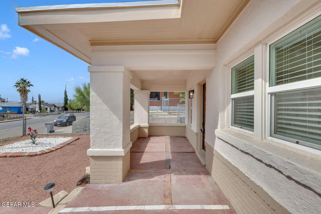 2723 Grant Avenue - Photo 2