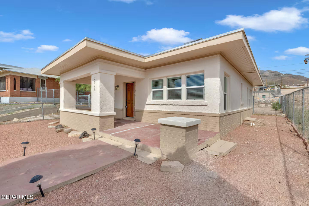 2723 Grant Avenue - Photo 1