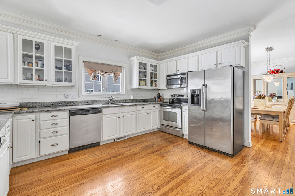 240 Highland Avenue - Photo 17