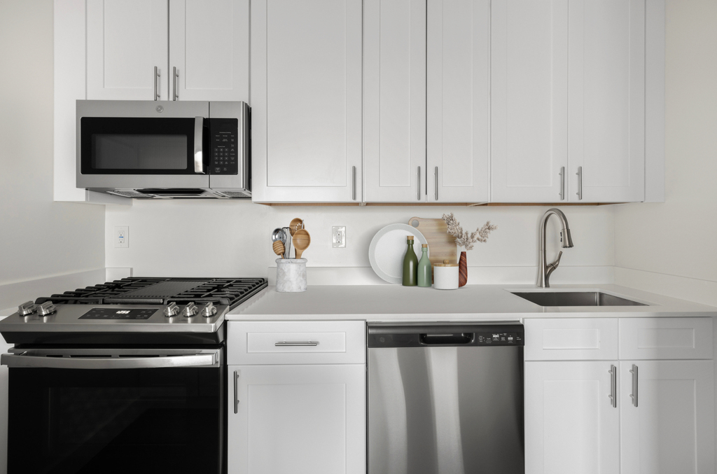 2nd Avenue - Photo 3