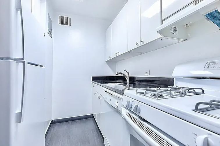 330 East 46th Street - Photo 1