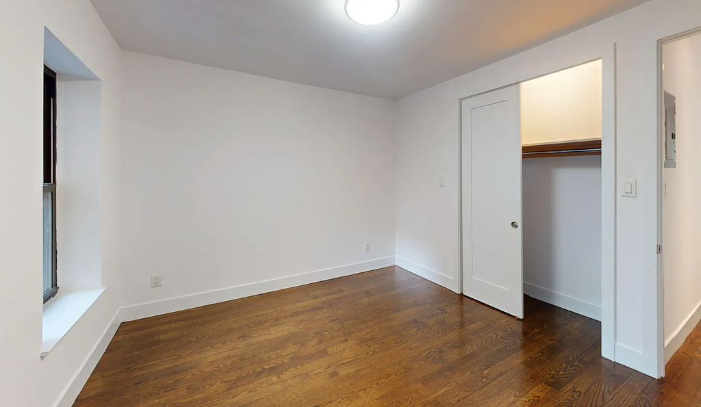 East 49th Street - Photo 2