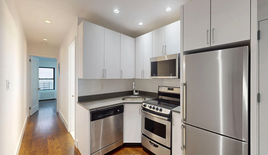 East 49th Street - Photo 0