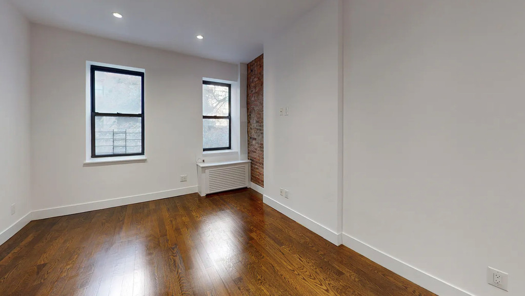 East 49th Street - Photo 1