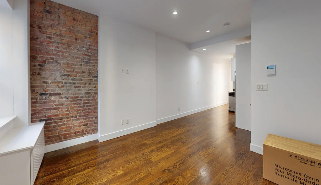 East 49th Street - Photo 3