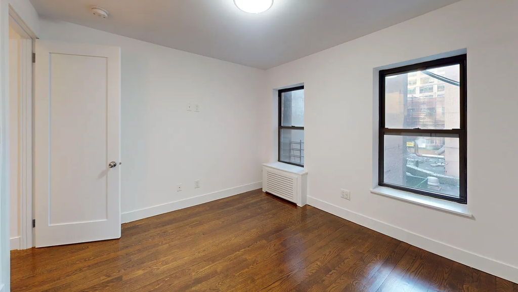 East 49th Street - Photo 4