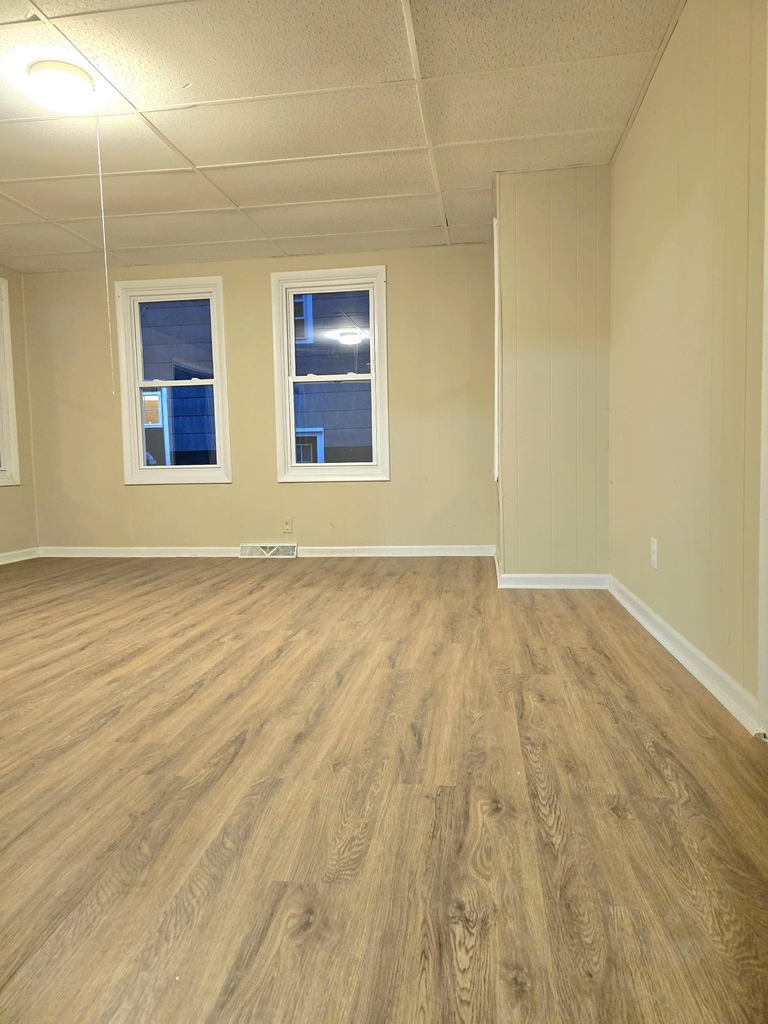 804 Broad St - Photo 8