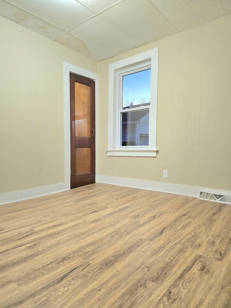 804 Broad St - Photo 6
