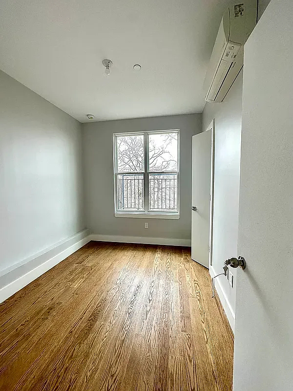 1354 Jefferson Avenue - Photo 4