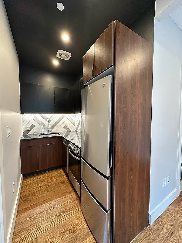 1354 Jefferson Avenue - Photo 2