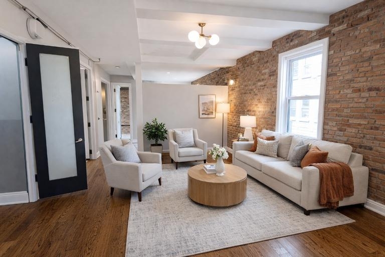 37 Cornelia St - Photo 8