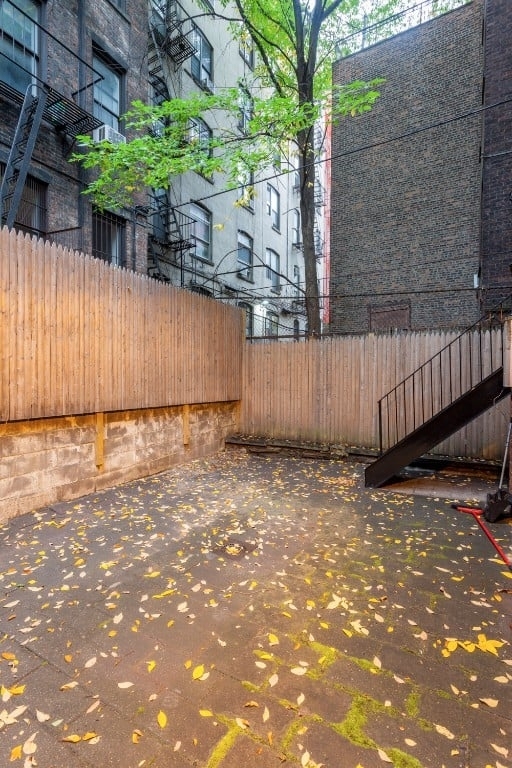 East 10th Street - Photo 0