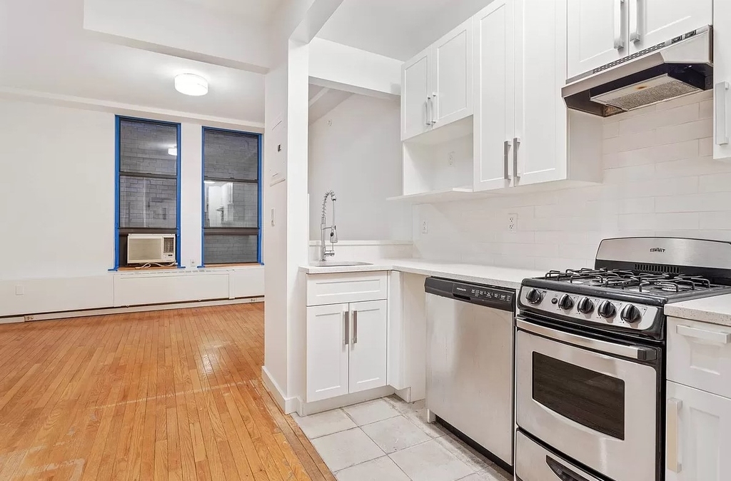 Fulton Street - Photo 1
