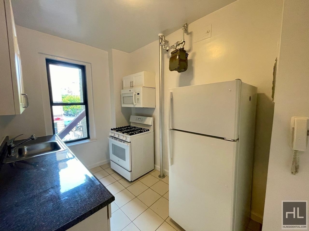 West 171st Street - Photo 4