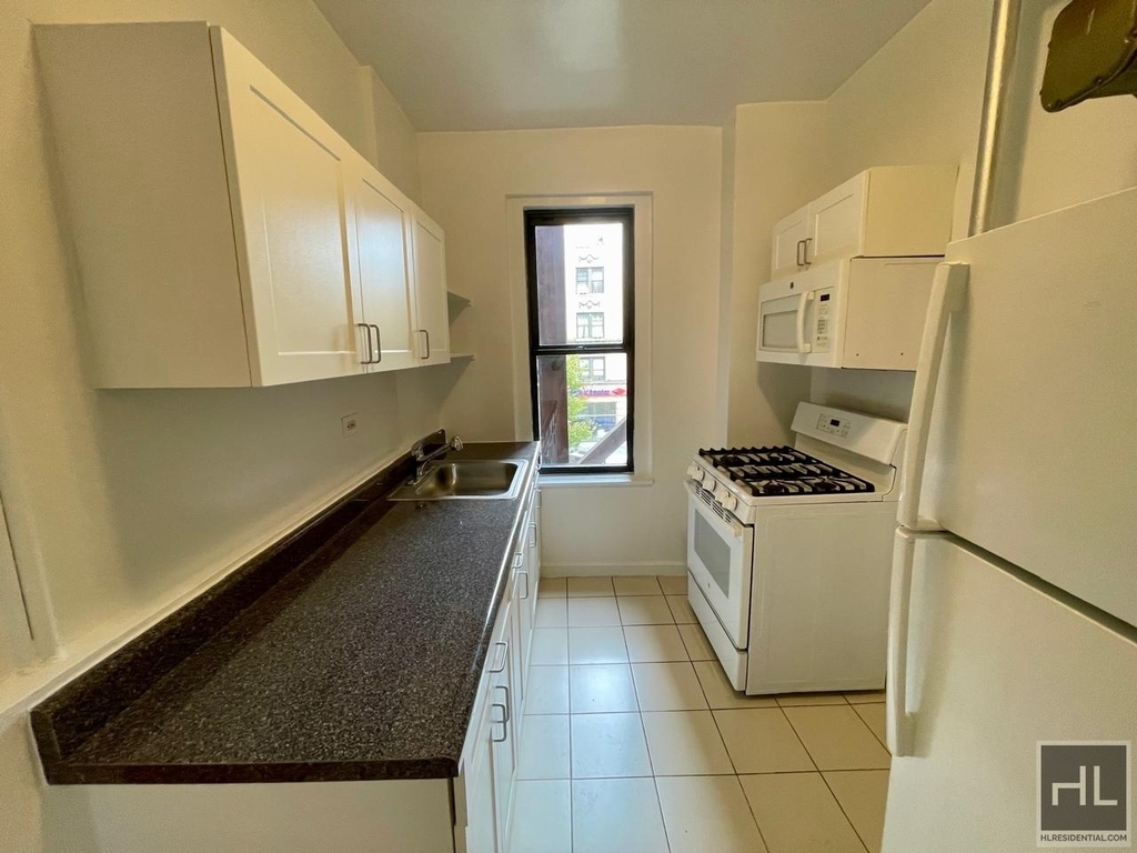 West 171st Street - Photo 5