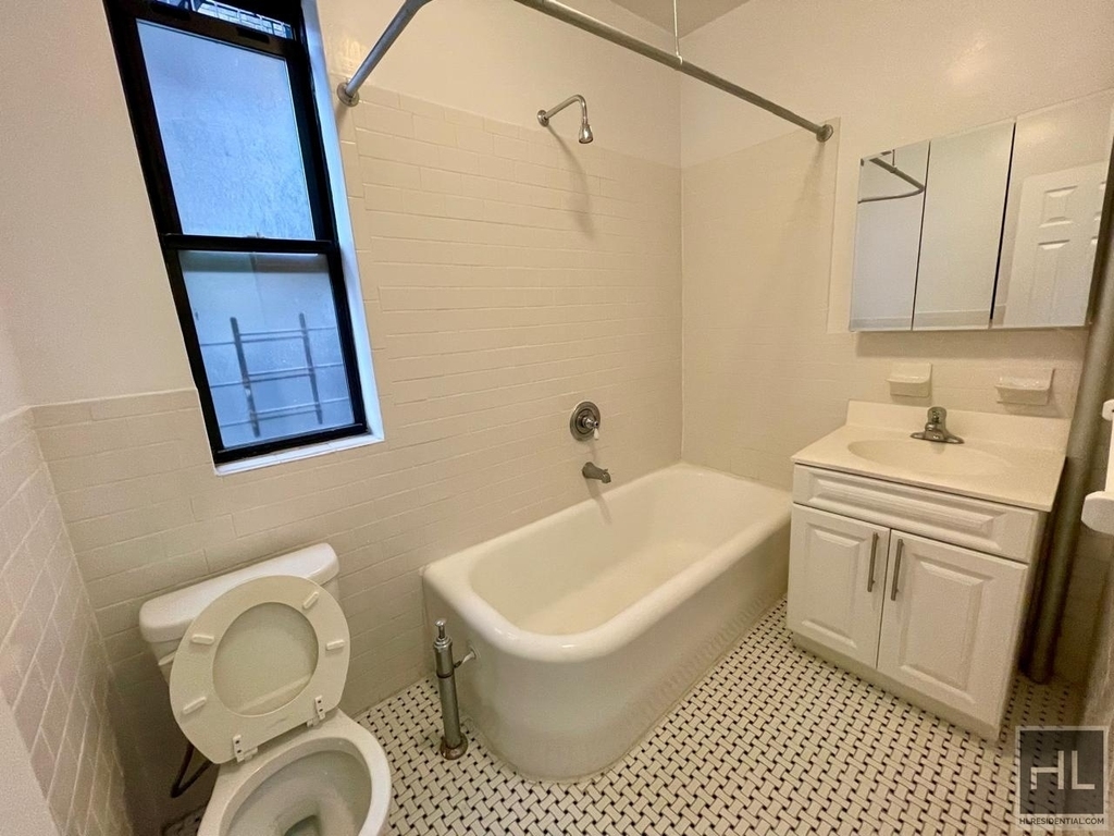 West 171st Street - Photo 6