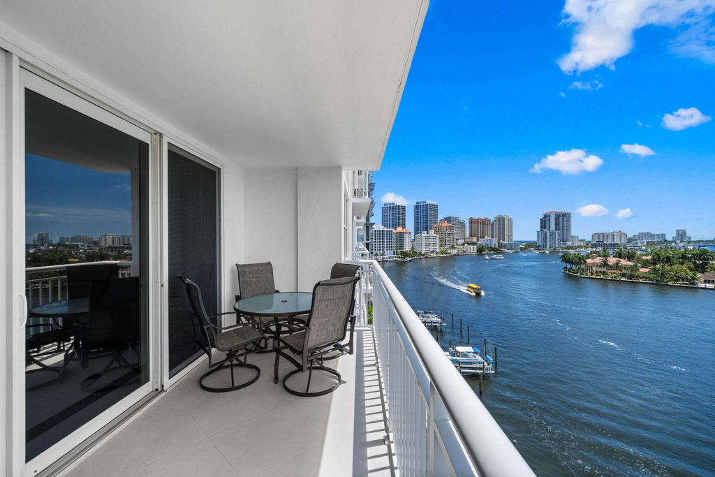 511 Bayshore Drive - Photo 0