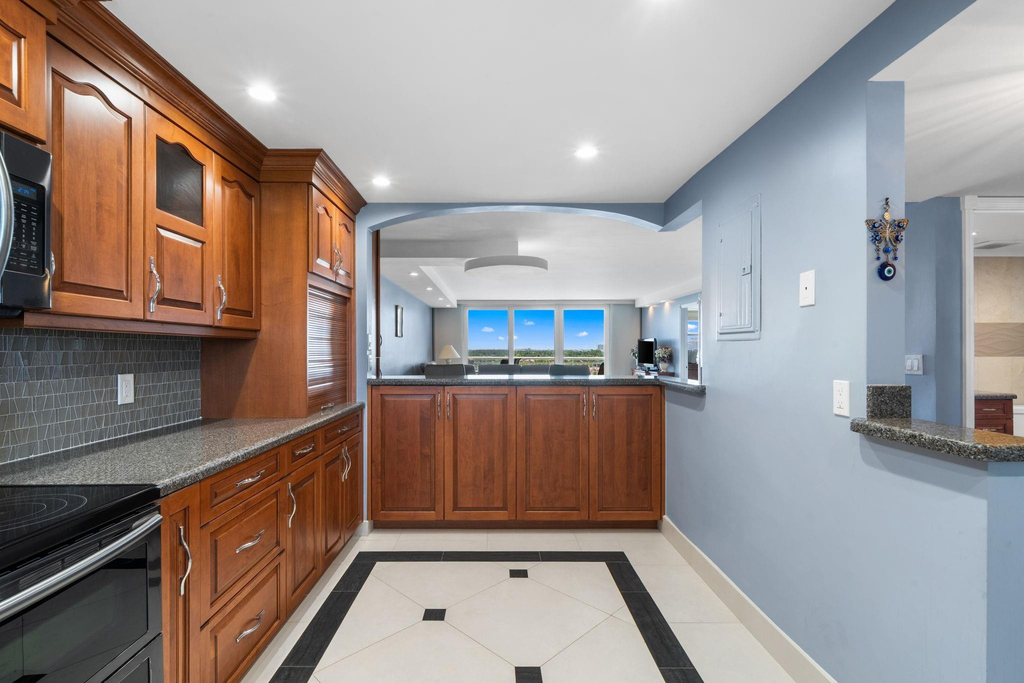 511 Bayshore Drive - Photo 9