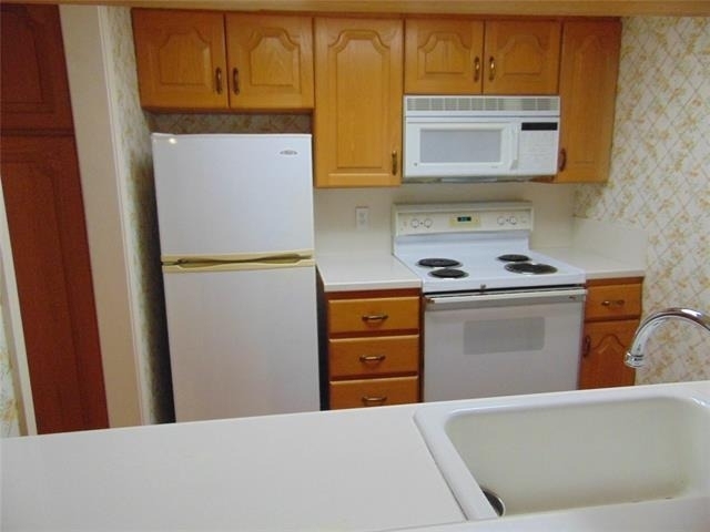 12806 Midway Road - Photo 9