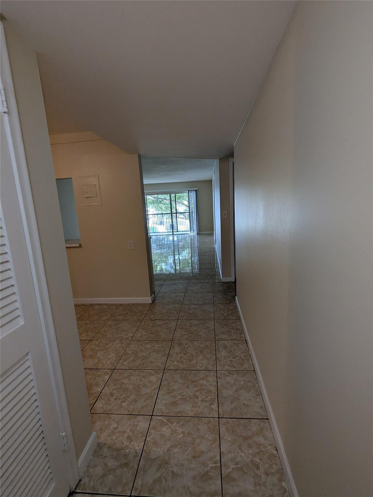 9800 Hollybrook Lake Drive - Photo 4