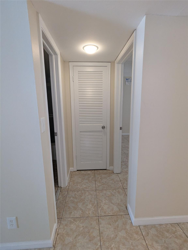 9800 Hollybrook Lake Drive - Photo 8