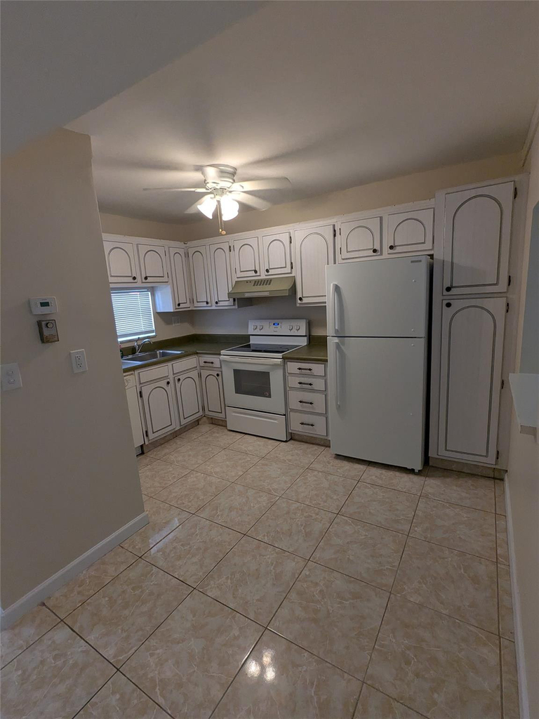 9800 Hollybrook Lake Drive - Photo 1
