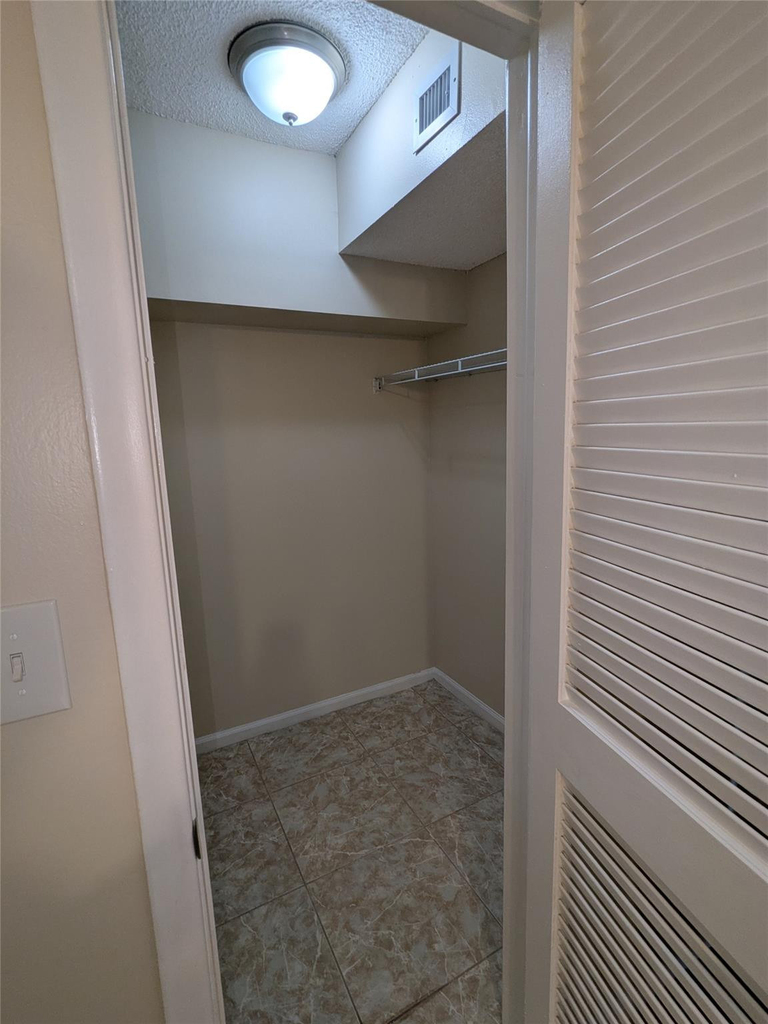 9800 Hollybrook Lake Drive - Photo 15