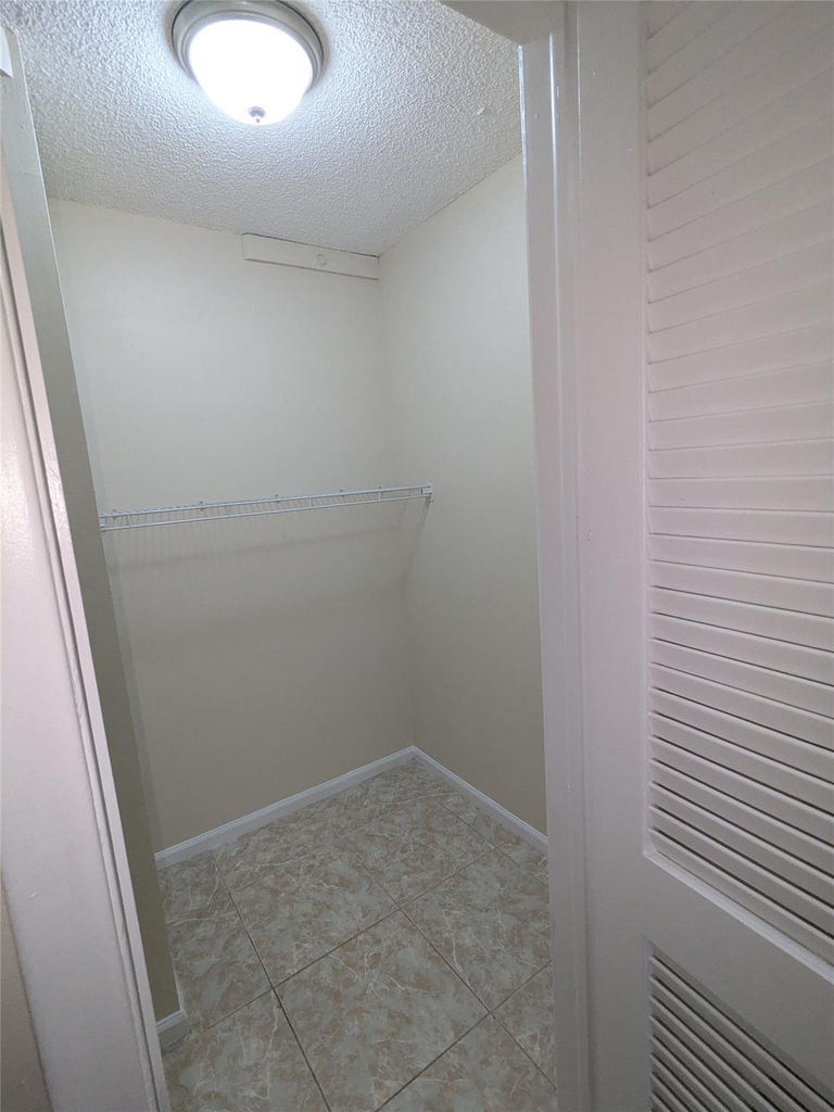 9800 Hollybrook Lake Drive - Photo 10