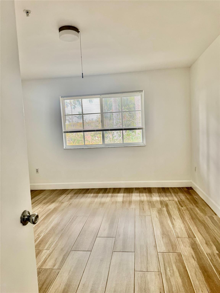4856 N State Road 7 - Photo 7