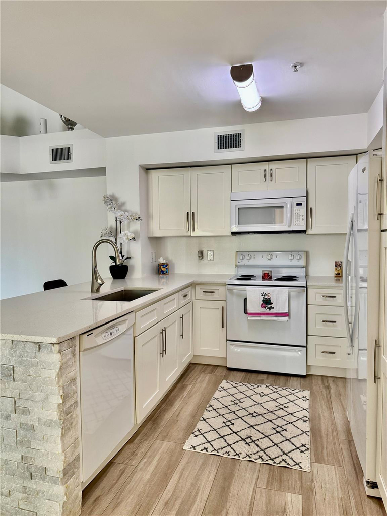 4856 N State Road 7 - Photo 3