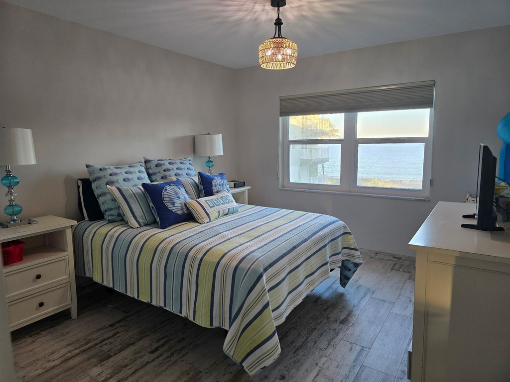 1035 Hillsboro Mile - Photo 5