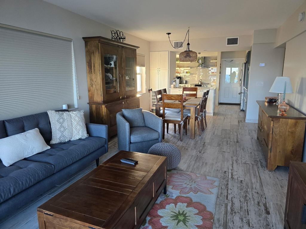 1035 Hillsboro Mile - Photo 1